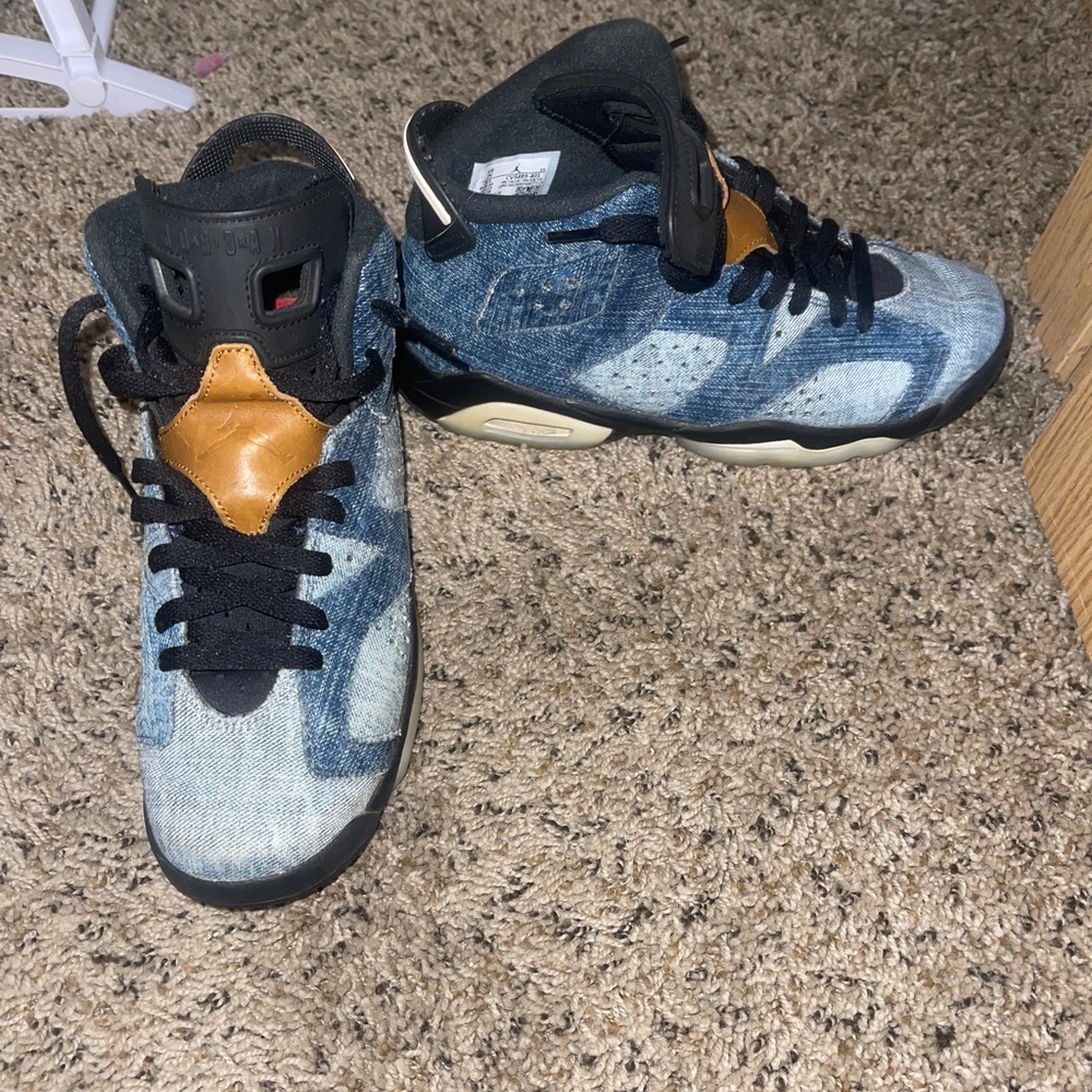 Kids 7 (fits women’s 7.5-8) washed denim Jordan retro 6s